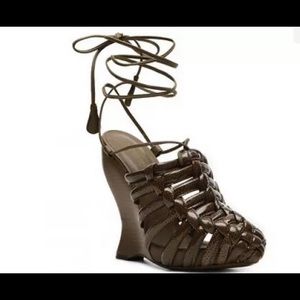 Bottega Veneta Brown patent leather wedge size 38